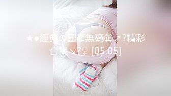 40多岁的老娘们吃嫩棒，一脸欲求不满的神情，谁能艹舒服她！